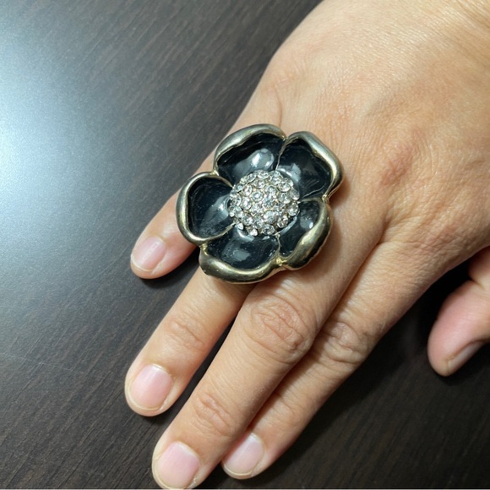 🖤💍 Black & Gold Flower Statement Ring | Size: 7.5-8💍 🖤